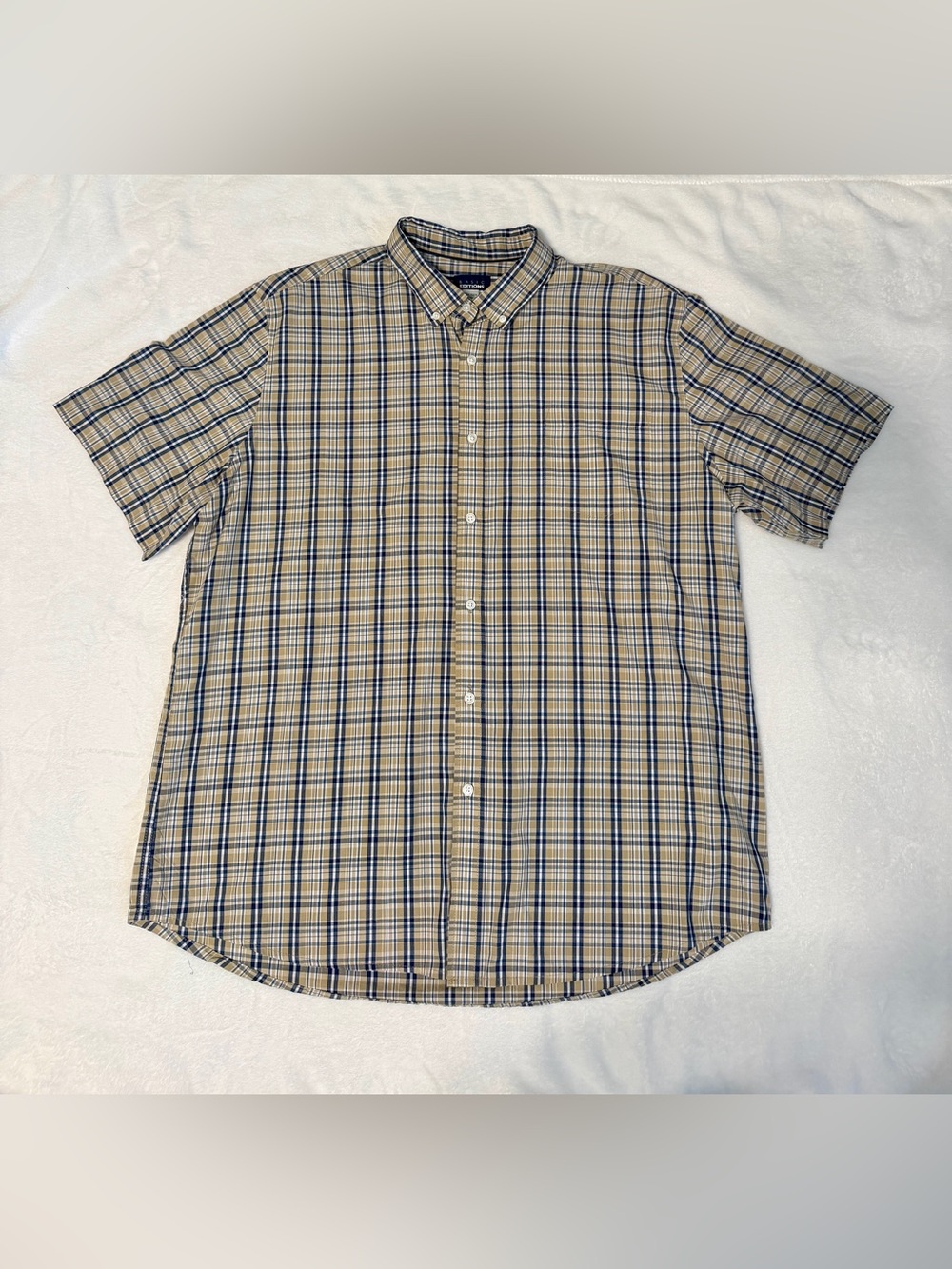 Basic Editions Short-Sleeve Button-Down Plaid Shirt in Beige and Navy